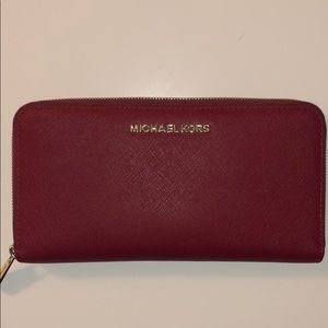 Large Michael Kors wallet ✨👠